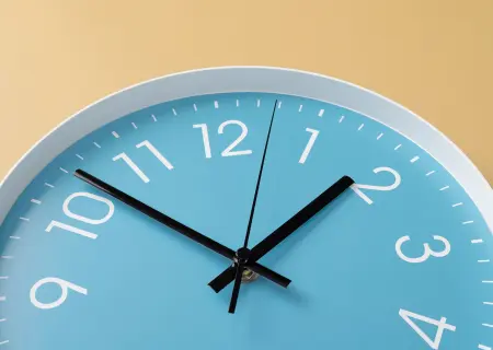 Relógio de ponteiro indicando horas - Imagem de Freepik