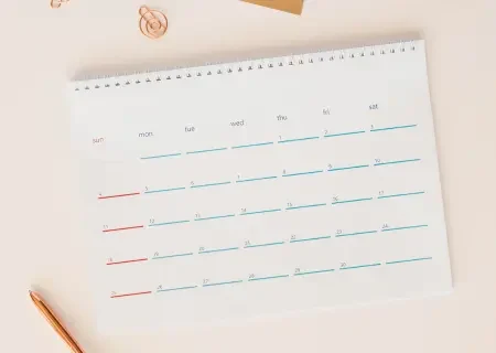 Calendário, referência à calculadora de dias úteis - Imagem de Freepik